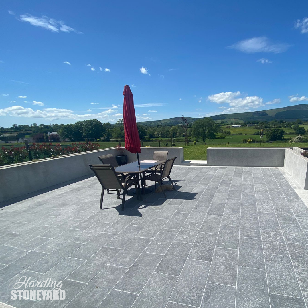 Flamed Kilkenny limestone Paving